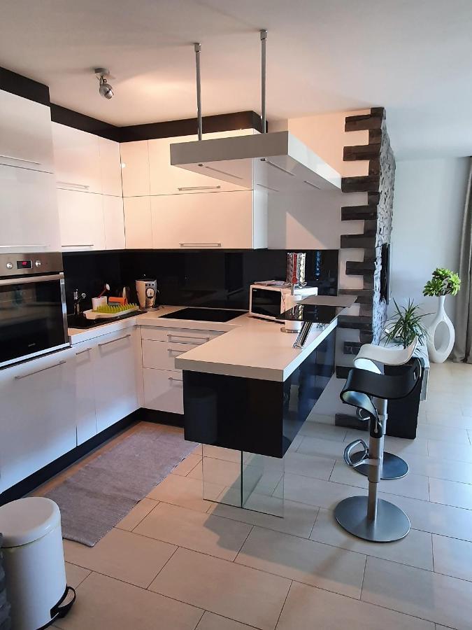 Lucia Exclusive With Parking In The Garage Apartment Porec Bagian luar foto