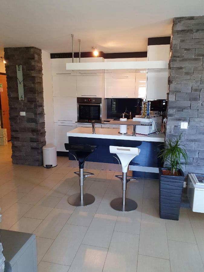 Lucia Exclusive With Parking In The Garage Apartment Porec Bagian luar foto