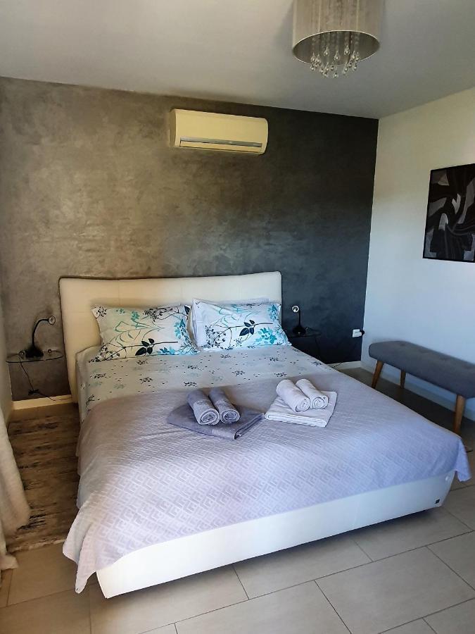 Lucia Exclusive With Parking In The Garage Apartment Porec Bagian luar foto