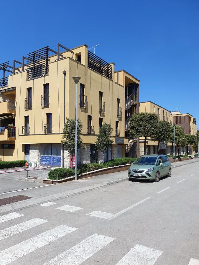 Lucia Exclusive With Parking In The Garage Apartment Porec Bagian luar foto