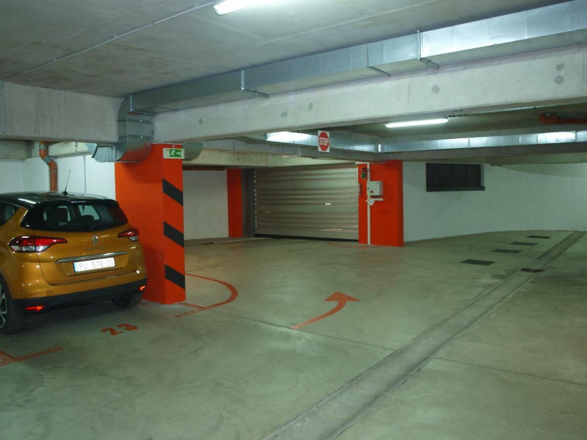 Lucia Exclusive With Parking In The Garage Apartment Porec Bagian luar foto